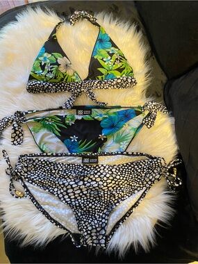 Coco Reef Reversible Black Floral 
&Polka Dot 3pieces Bikini set,4different look